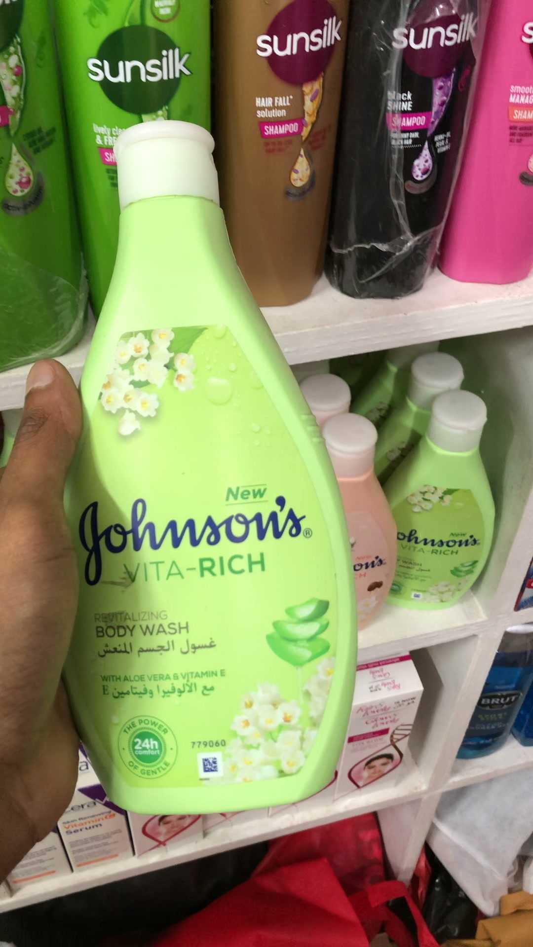 Johnson's Vita-Rich Revitalizing Body Wash 400ml