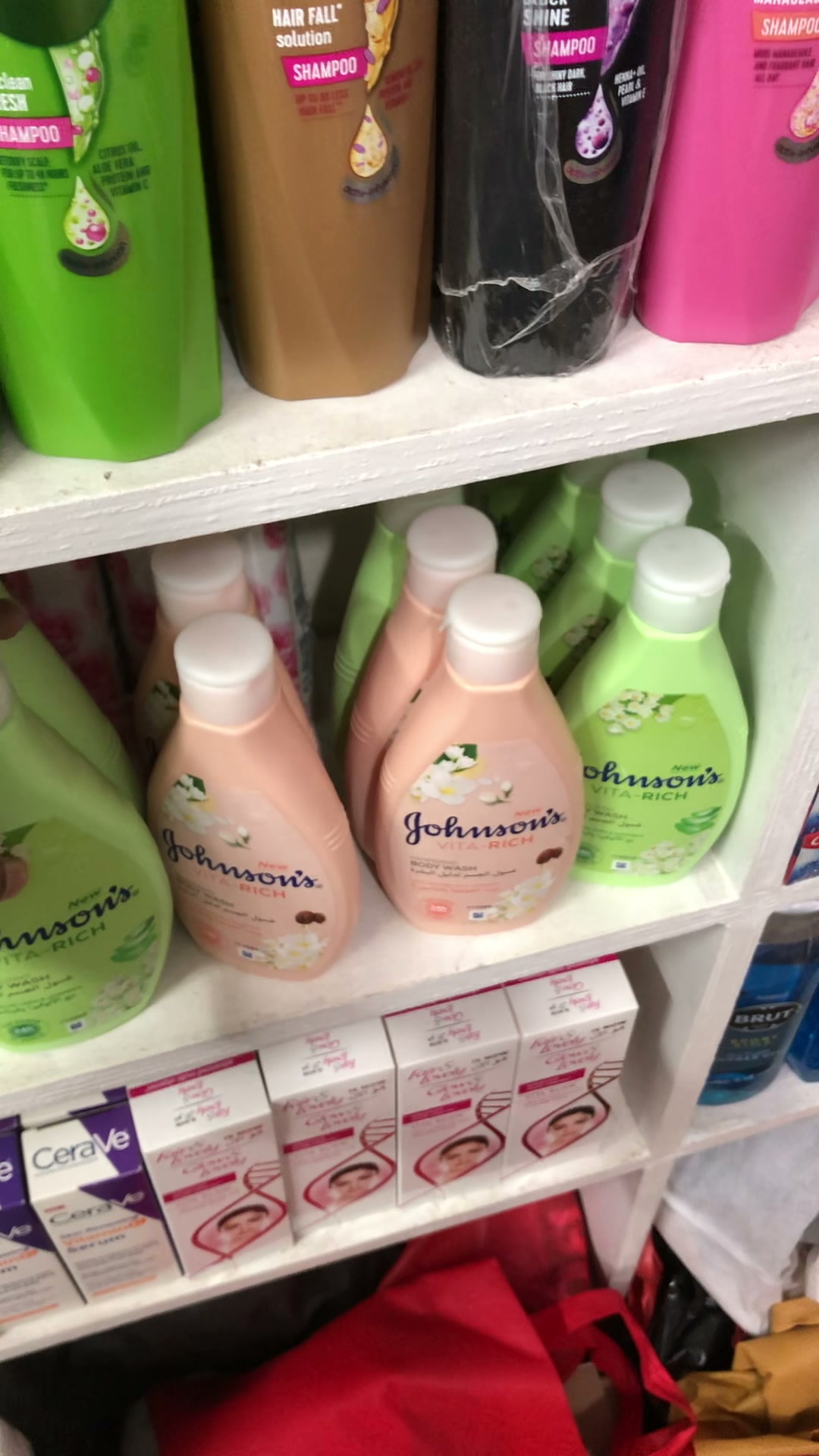 Johnson's Vita-Rich Revitalizing Body Wash 400ml
