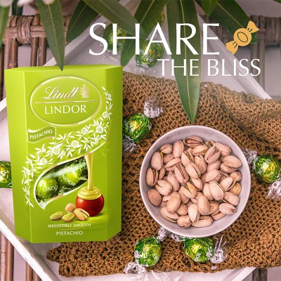 Lindt Lindor Pistachio Chocolate Box 200g