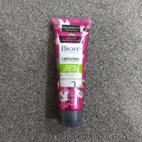 Bioré Charcoal Whipped Purifying Detox Face Mask 110g - Deep Cleansing and Detoxification for Refreshed Skin