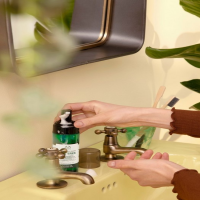 Tea Tree Skin Clearing Foaming Cleanser