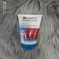 Garnier Pure Active Intensive Blackhead & Spots Clearing Scrub 150ml