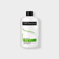Tresemme Curl Hydrate 7X Conditioner 828ml: Enhance Your Curls with Extra Hydration