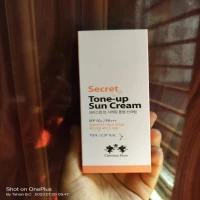 𝐒𝐞𝐜𝐫𝐞𝐭 𝐓𝐨𝐧𝐞-𝐔𝐩 𝐒𝐮𝐧 𝐂𝐫𝐞𝐚𝐦 70 ml