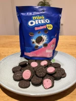 Mini Oreo Strawberry&nbsp;Sandwich Biscuits 61.3G