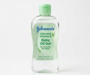 Johnson's Aloe and Vitamin E Baby Oil Gel