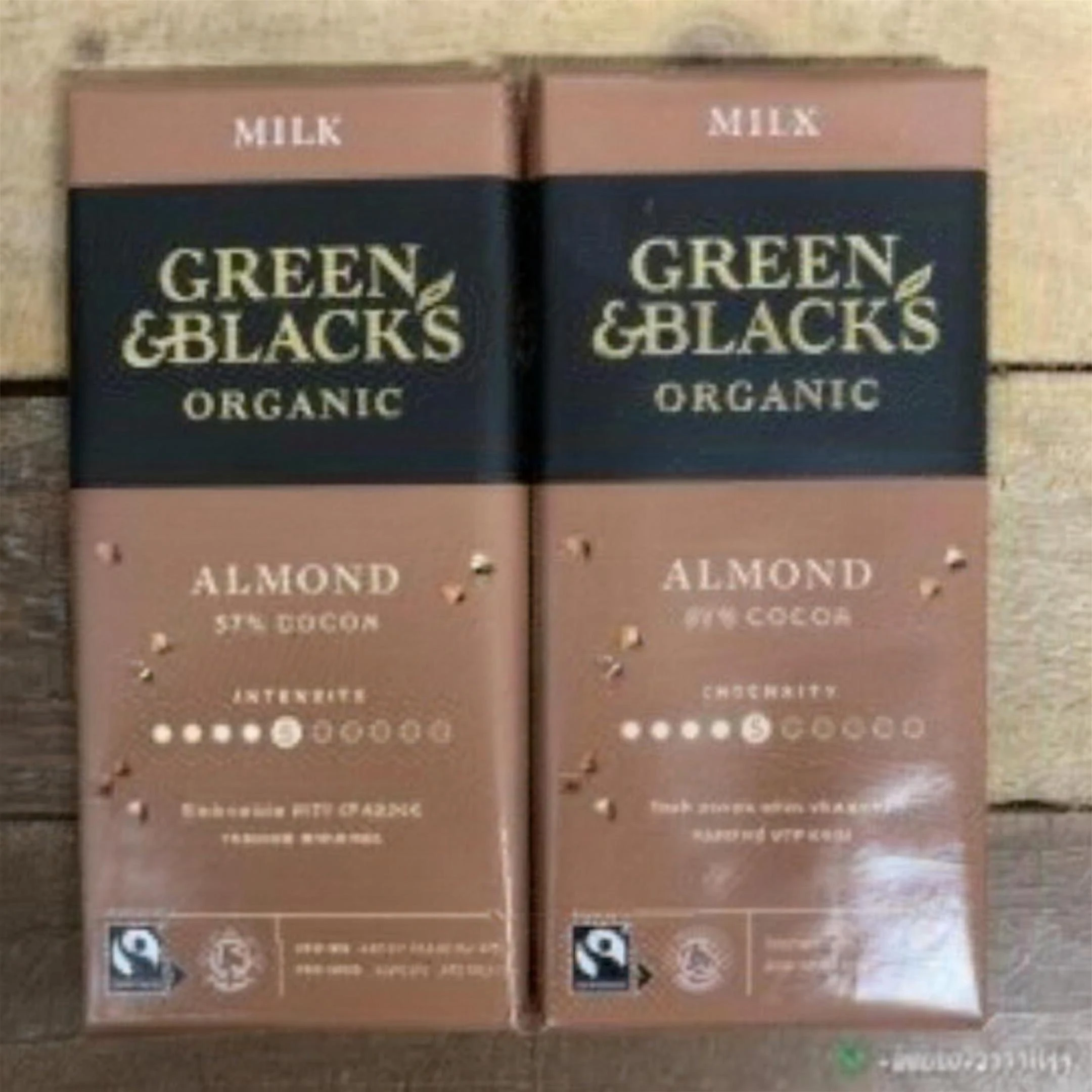 Green & Black's Organic Milk Chocolate Almond 37% Cocoa 90g