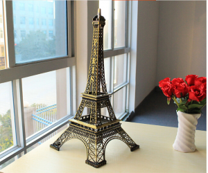 Bronze Tone Paris Eiffel Tower Figurine Statue Antique Home Decoration Vintage Metal Showpiece