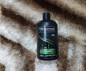 TRESemme Multi Vitamin 2 in1 Shampoo and Conditioner 900 ml New Cleanse & Replenish With Ayur Soap TRESemme