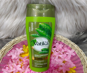 Vatika Henna Shampoo