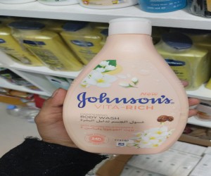 Johnson Vita-Rich Body Wash for glowing skin