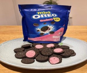 Mini Oreo Strawberry Sandwich Biscuits 61.3G