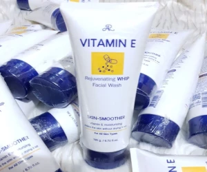 VITAMIN E FACIAL WASH 190g (Made In Thailand)