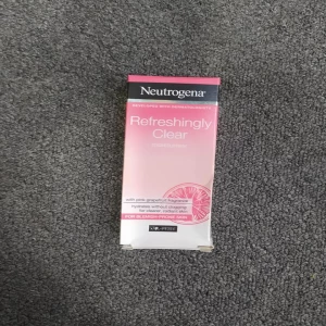 Neutrogena Refreshingly Clear Moisturiser: Experience Hydration and Clarity