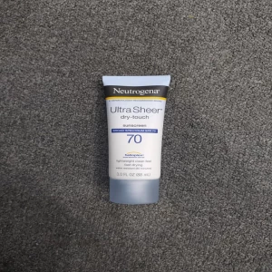 Ultra Sheer® Dry-Touch Sunscreen Broad Spectrum SPF 70: Maximum Protection with a Weightless Feel!