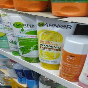 Garnier Vitamin C Face Wash – Brightening Cleanser for Oily & Dull Skin