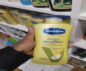 Vaseline Deep Restore Body Lotion for dry skin