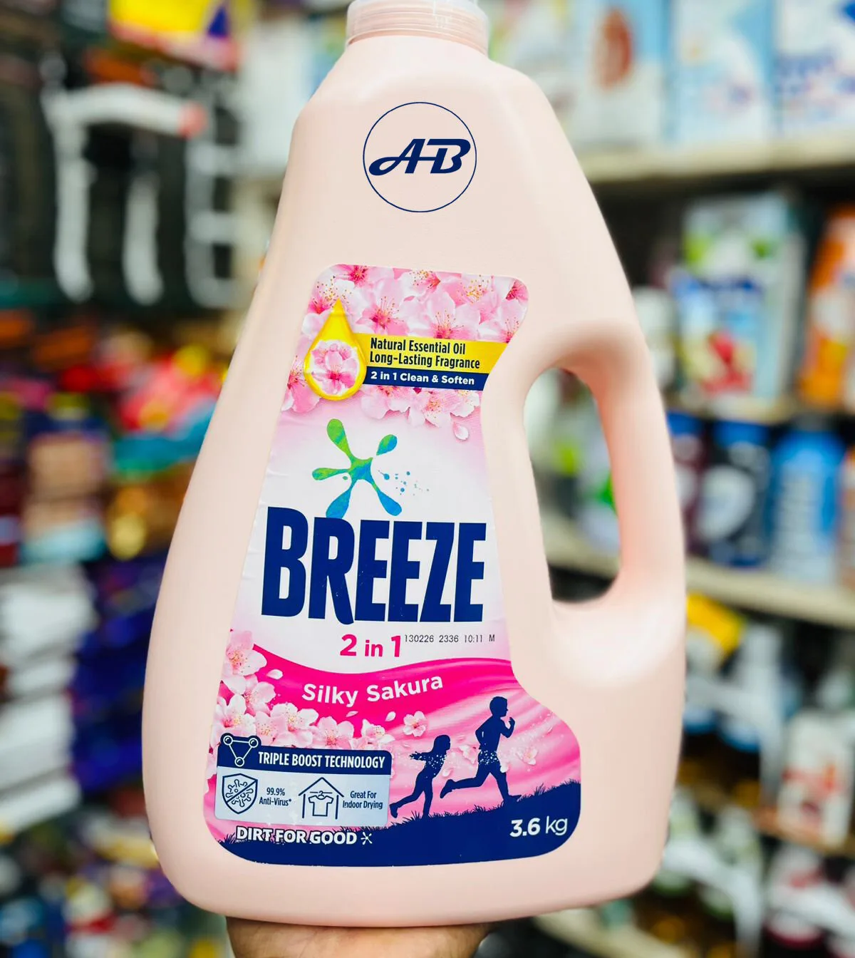Breeze Liquid Detergent Silky Sakura 3.6kg